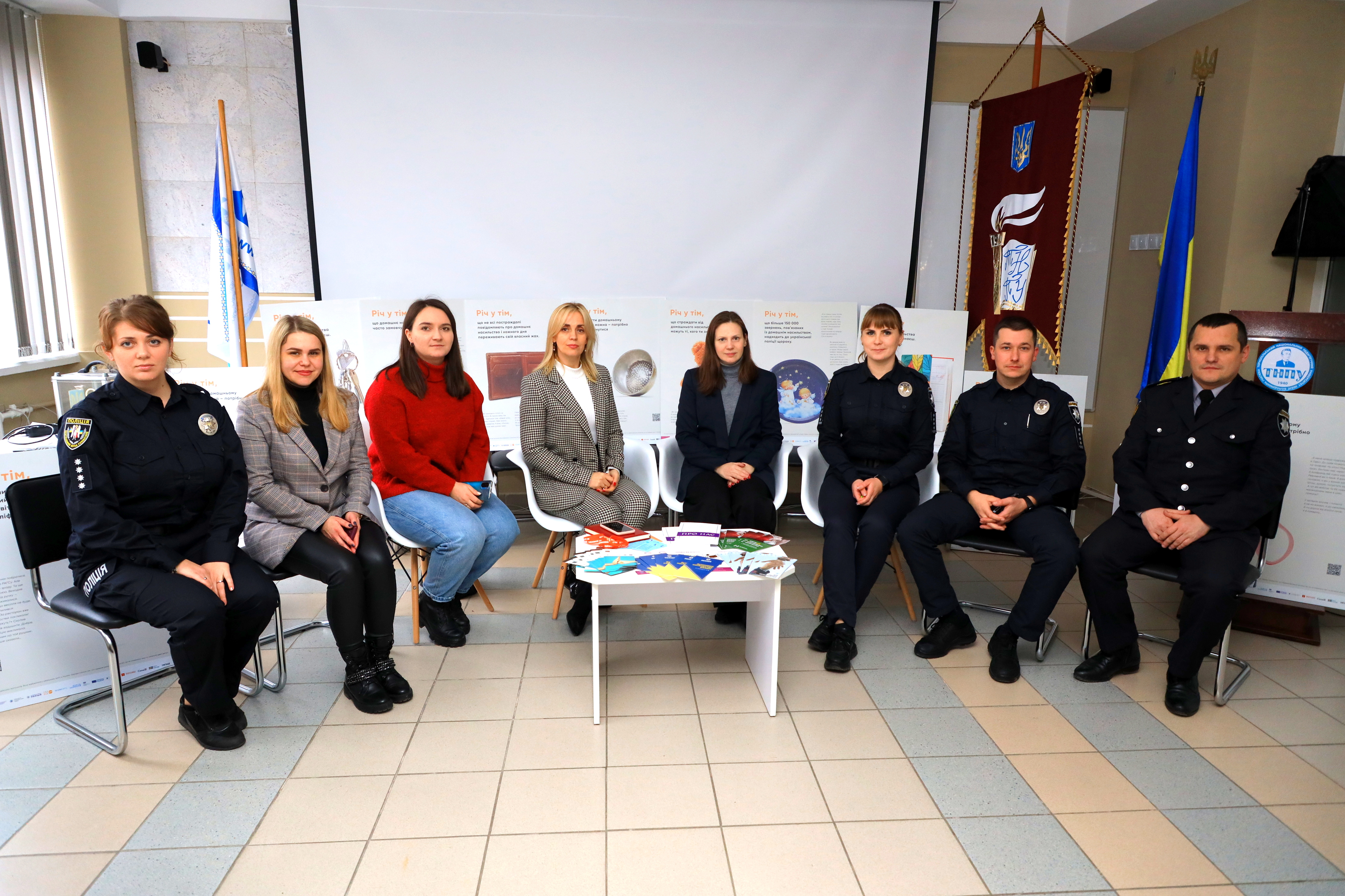 запрошені гості та спікери.J